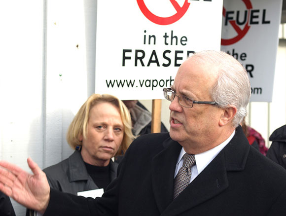  Coun. Carol Day and Mayor Malcolm Brodie at a jet fuel pipeline protest last year.